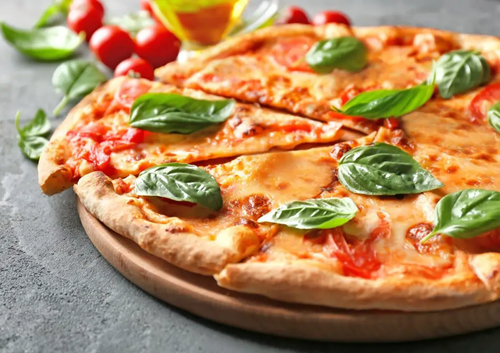 wine and pizza pairing:  margherita pizza