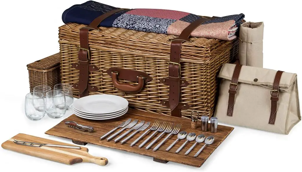 best summer picnic accessories: picnic basket