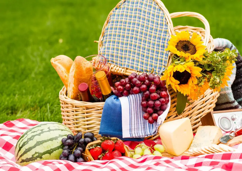Plan The Ultimate Picnic: how to pack