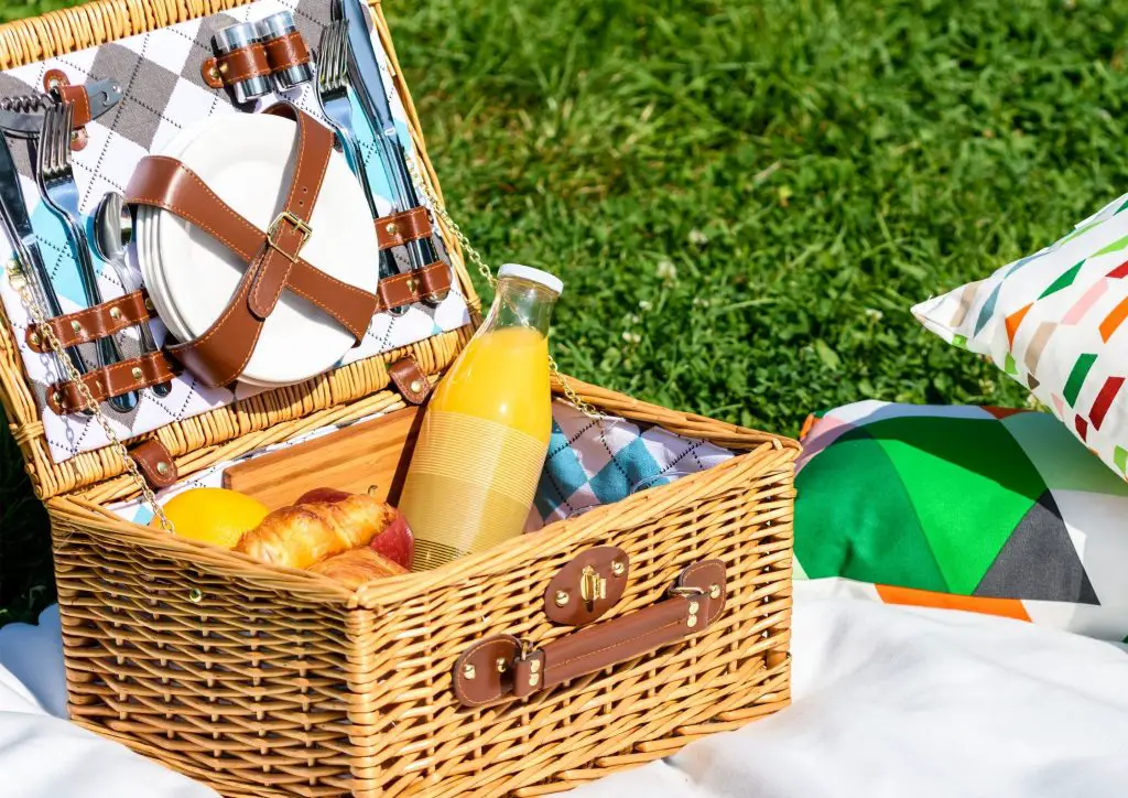 Plan The Ultimate Picnic: storing food!
