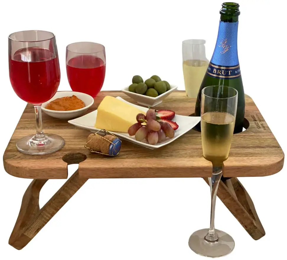 best summer picnic accessories: picnic table